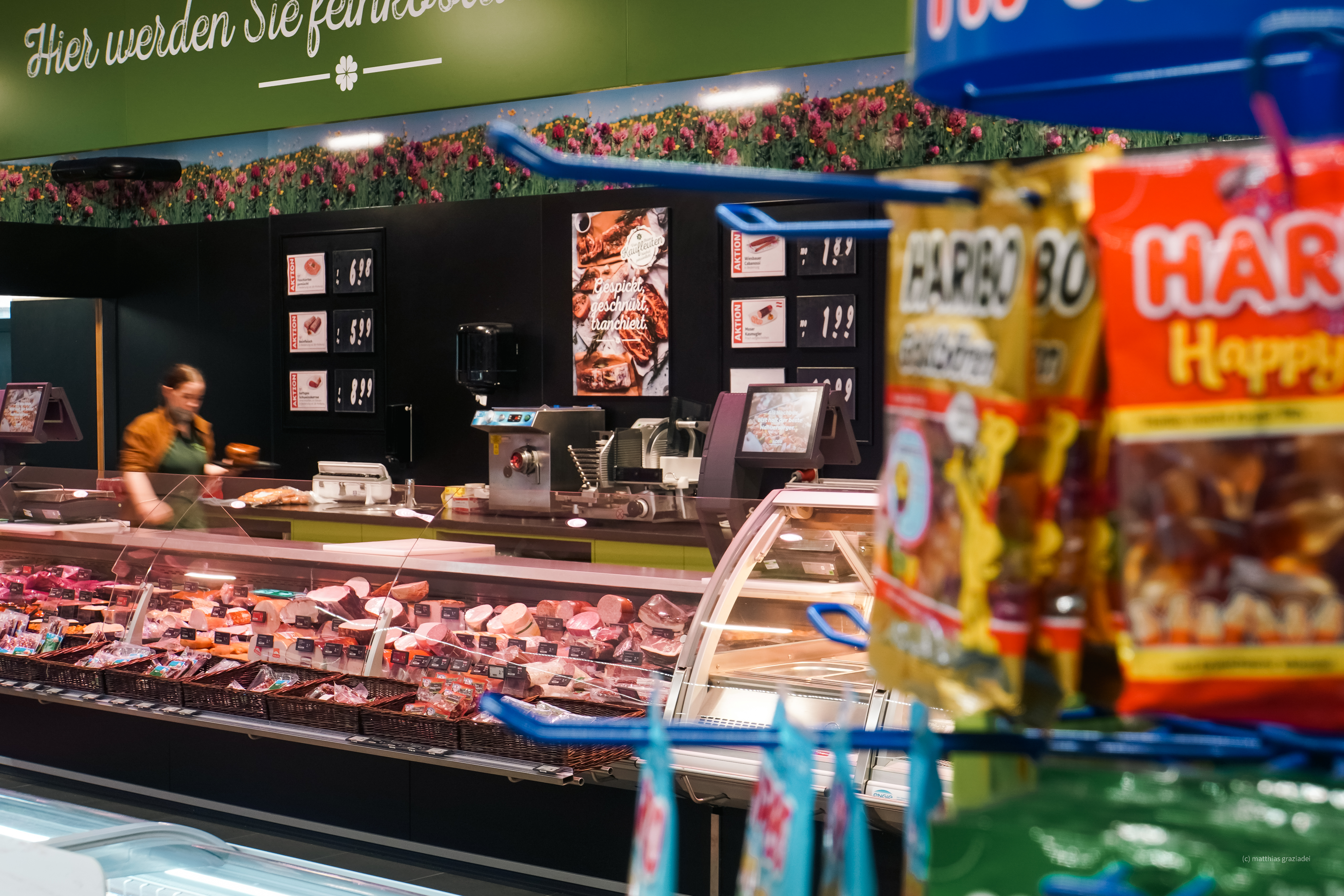 Header Bild: Feinkostmitarbeiter:in